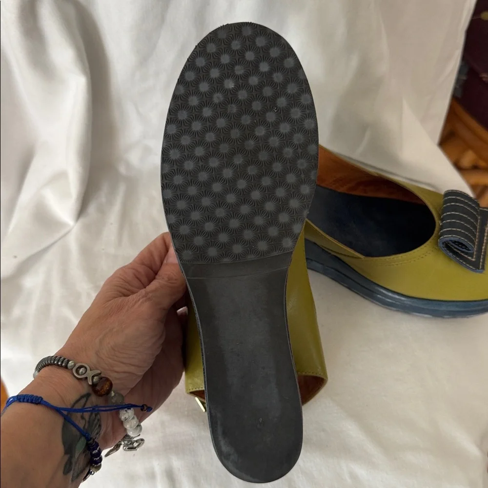 RE-MIX Olive Green Peep Toe Sandals with Bow Accent SIZE 9 - Picture 7 of 8
